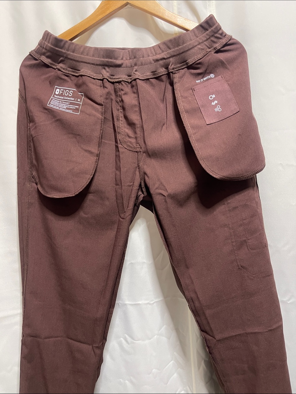 Figs Women's V-Neck Scrub Top and Jogger Set - Espresso Brown / Deep Brown - Picture 5 of 6